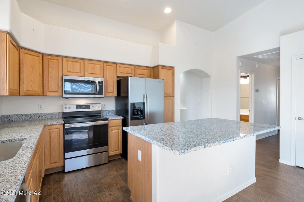 355 W Greys Rd - Photo 7 of 25