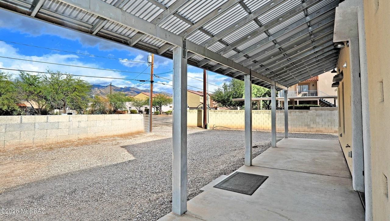 1040 E Halcyon Rd - Photo 7 of 43