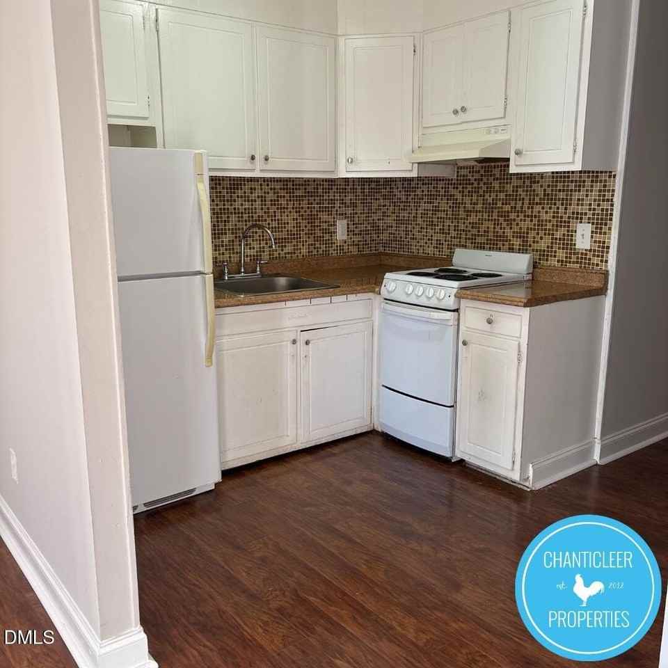 115 Florence St Apt 14 #14 - Photo 3 of 14