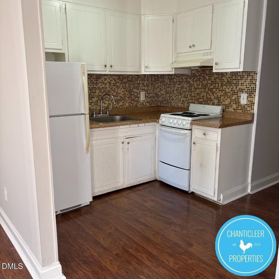 115 Florence St Apt 19 #19 - Photo 3 of 14