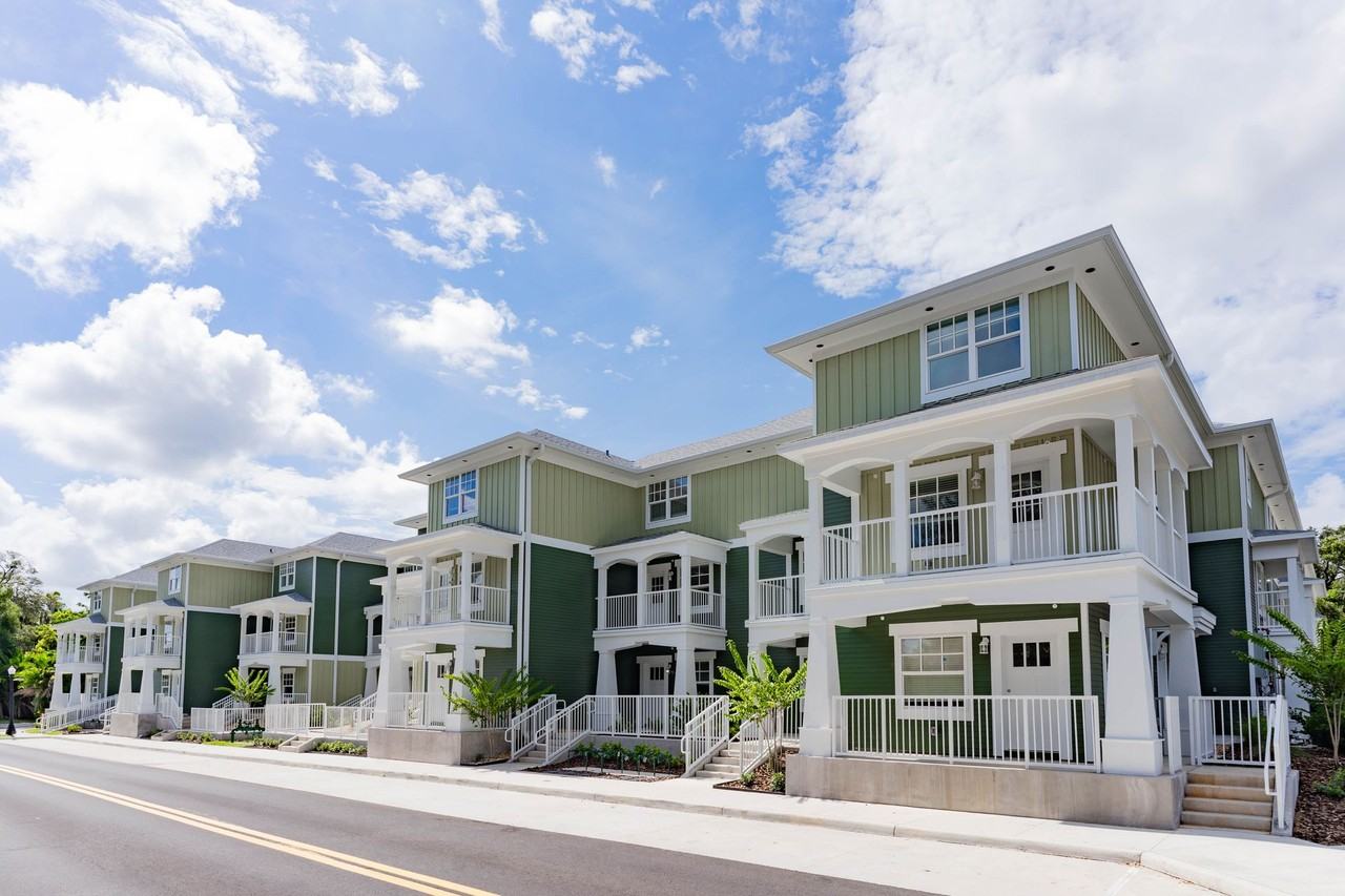 Valencia at the Park - Photo 3 of 48