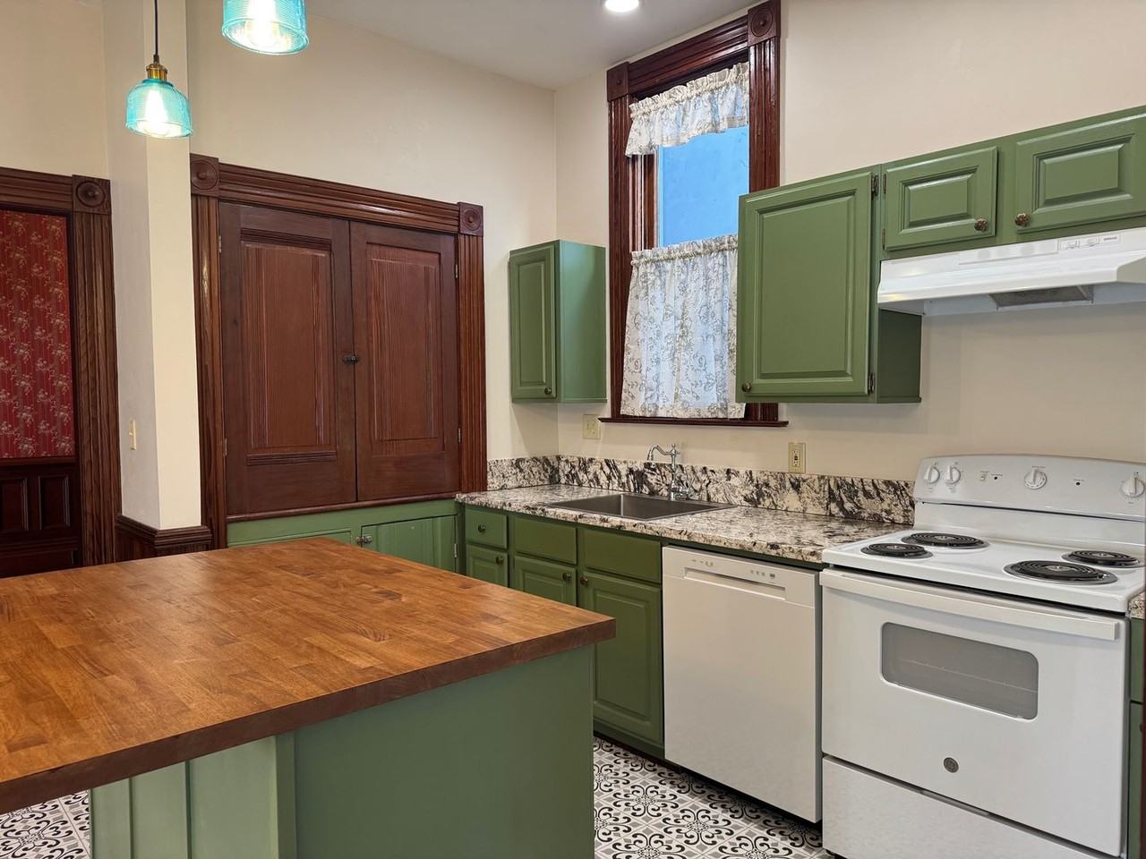 801 Summer St - Photo 6 of 50