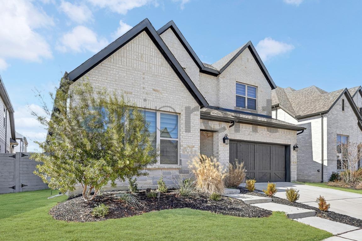 1713 Friendship Ln - Photo 2 of 33