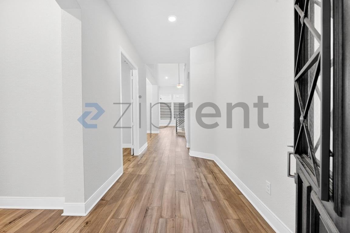 1713 Friendship Ln - Photo 4 of 33