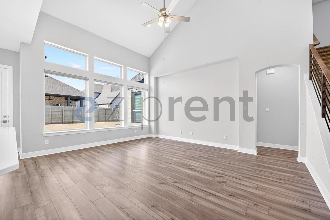 1713 Friendship Ln - Photo 6 of 33