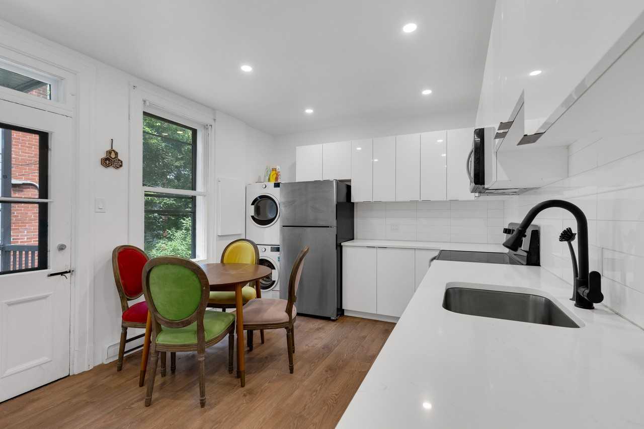 1607 Rue Beaudry - Photo 2 of 19