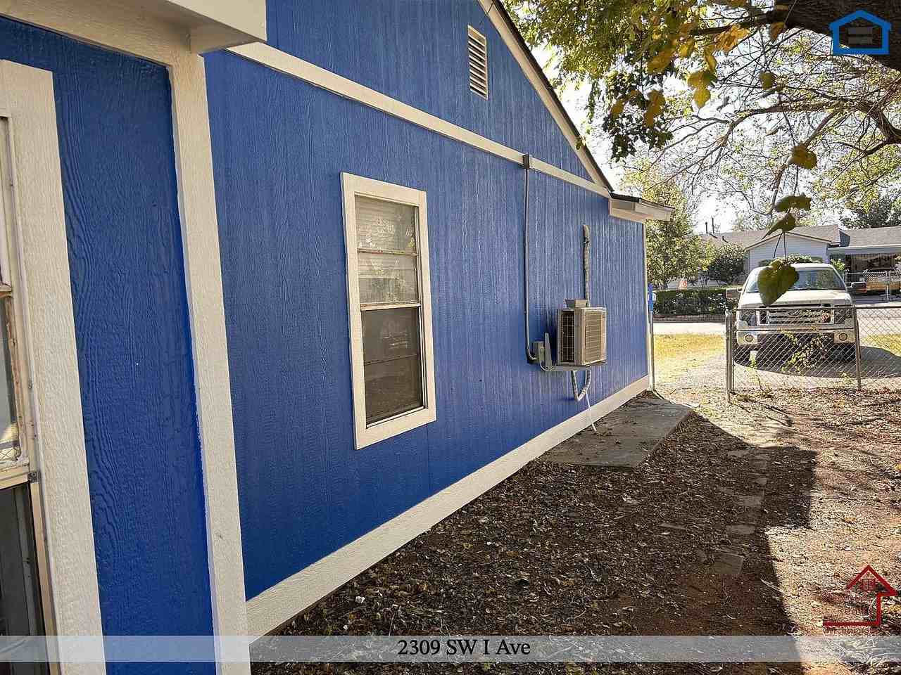 2309 Sw I Ave - Photo 4 of 24