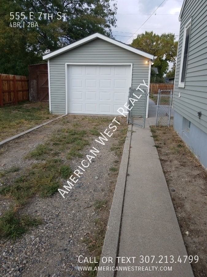 555 E 7th St - Photo 2 of 31