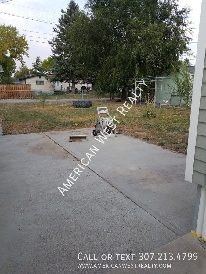 555 E 7th St - Photo 3 of 31