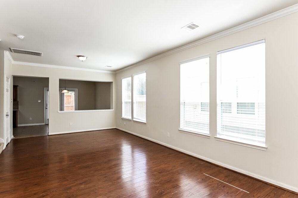 8131 Barnes Ridge Ln - Photo 5 of 17