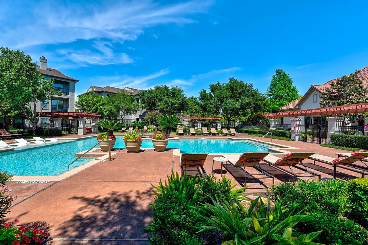 Taylor at Copperfield - Photo 2 of 50