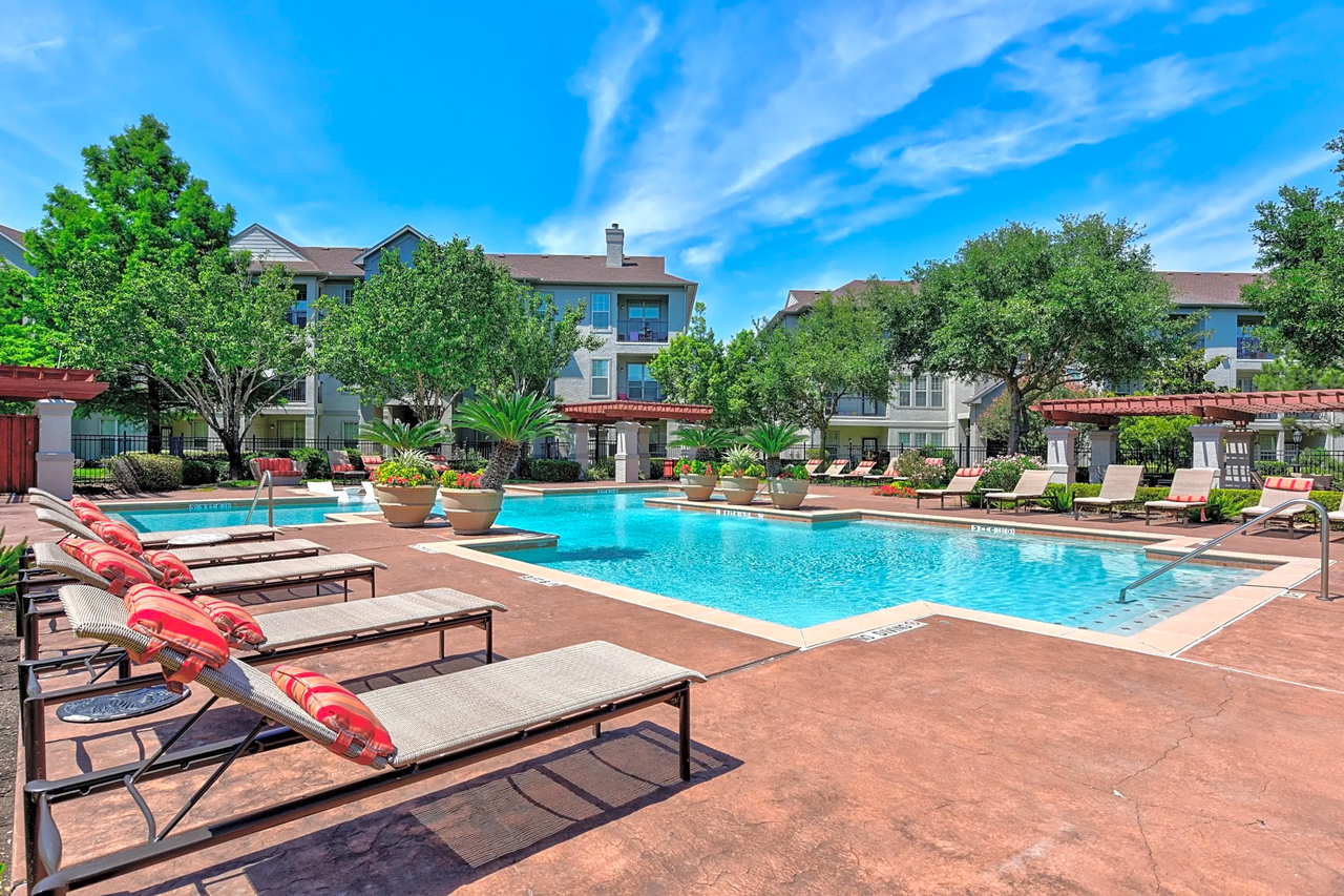 Taylor at Copperfield - Photo 4 of 50