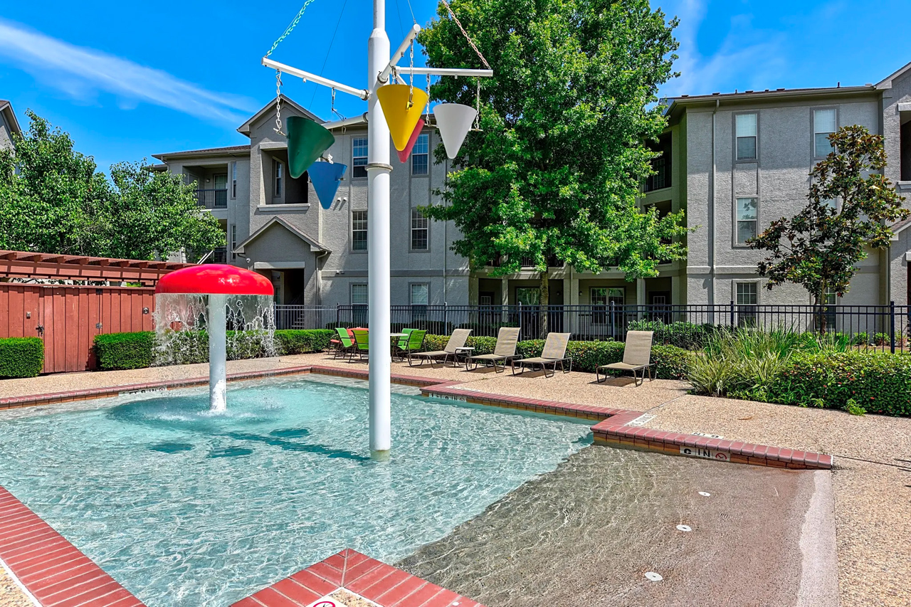 Taylor at Copperfield - Photo 5 of 50