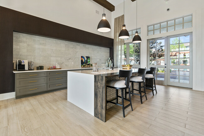 Taylor at Copperfield - Photo 7 of 50