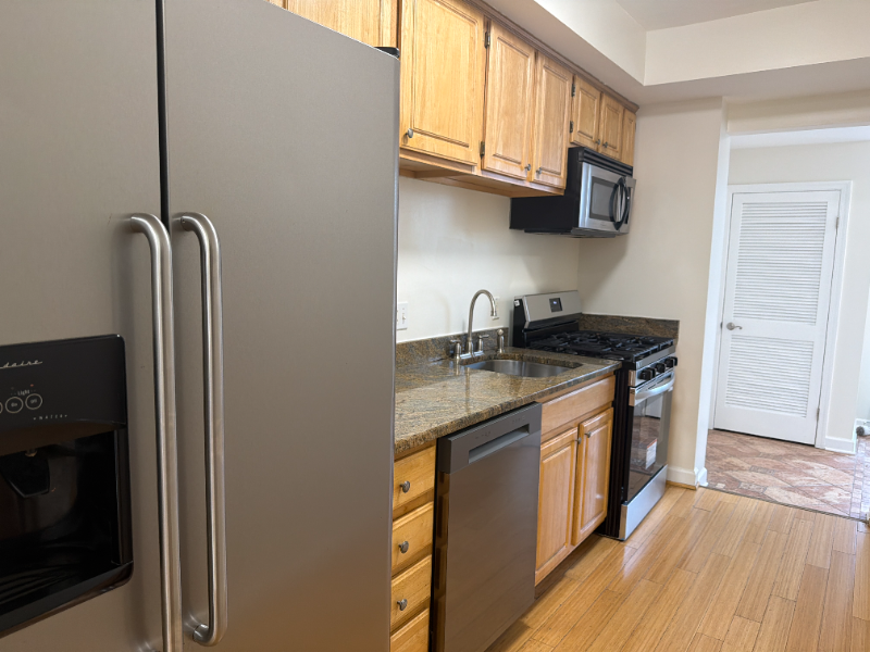 937 Randolph St Nw - Photo 5 of 10