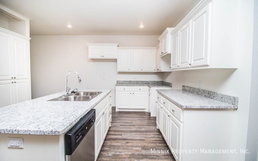 6927 20th St - Photo 6 of 27