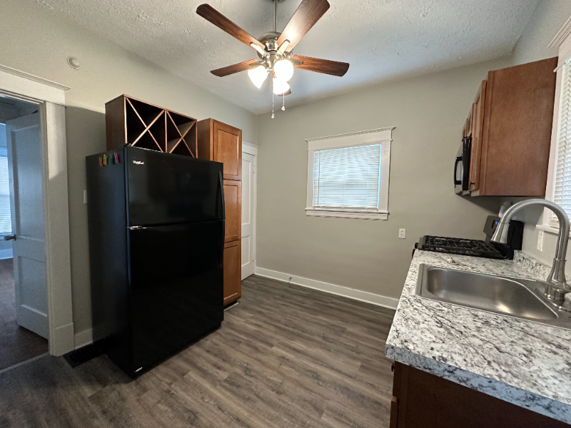 813 Reading Rd - Photo 3 of 9