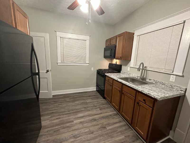 813 Reading Rd - Photo 4 of 9