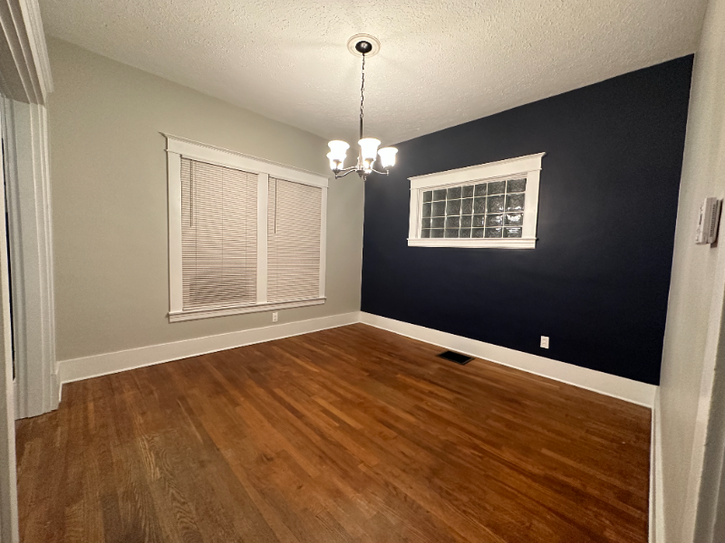 813 Reading Rd - Photo 5 of 9