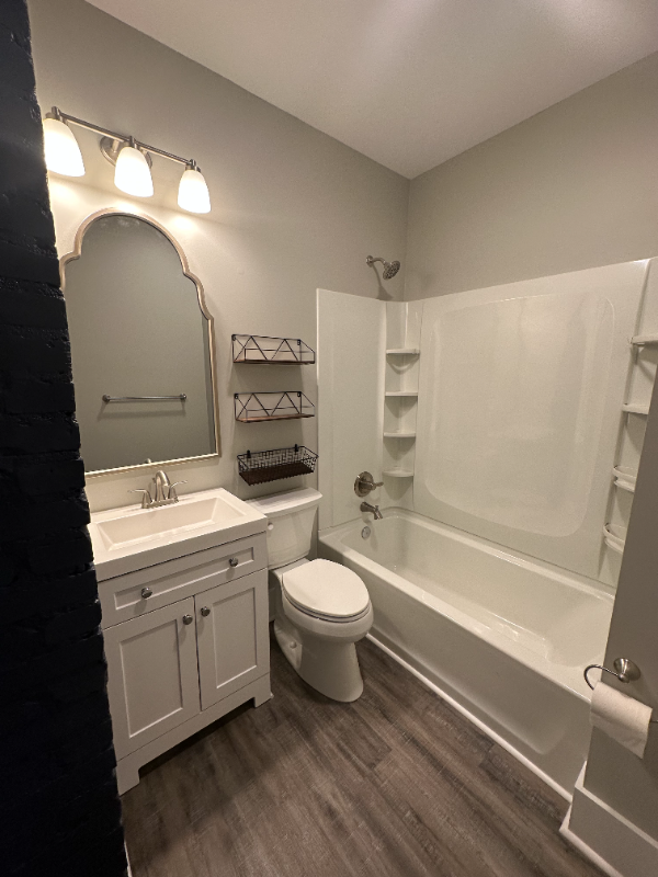 813 Reading Rd - Photo 6 of 9