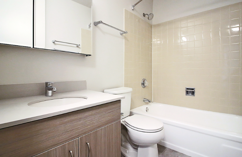 1090 N Dearborn St - Photo 6 of 9