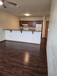 525 10th St W - Photo 3 of 7