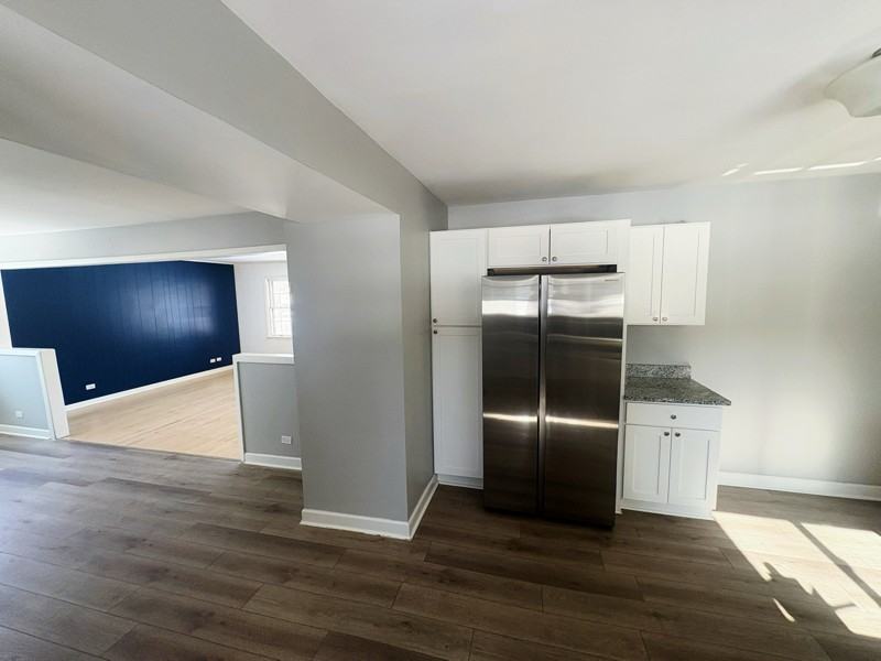 100 W George St - Photo 2 of 9