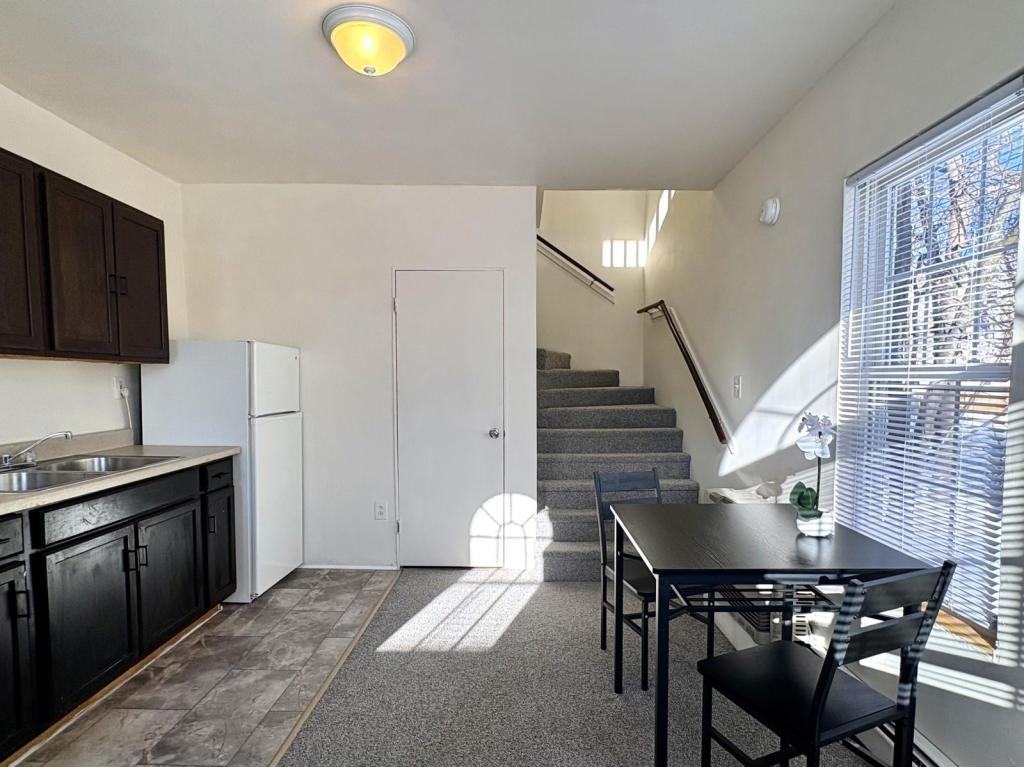 171 Oak St Apt 1r - Photo 5 of 13