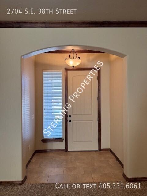 2704 Se 38th St - Photo 3 of 35