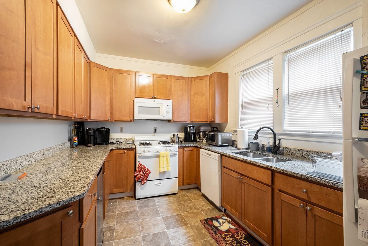 1117 S Forest Ave - Photo 6 of 17