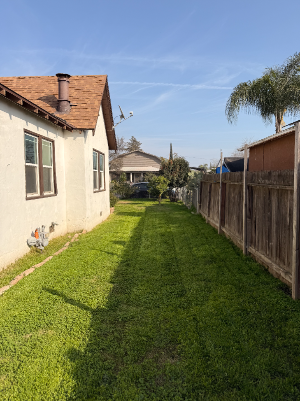 1409 N Divisadero St - Photo 2 of 17