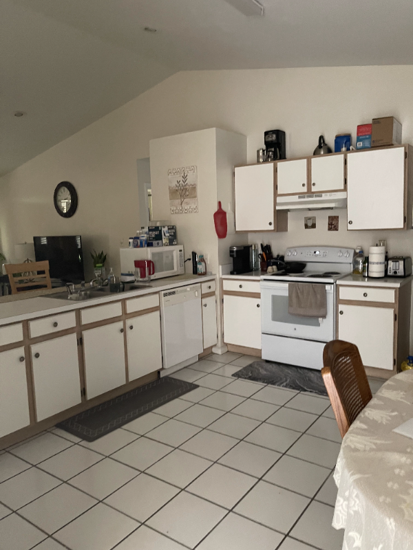 2214 Amelia Cir - Photo 3 of 6