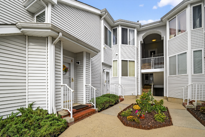 802 Jesse Way - Photo 3 of 16