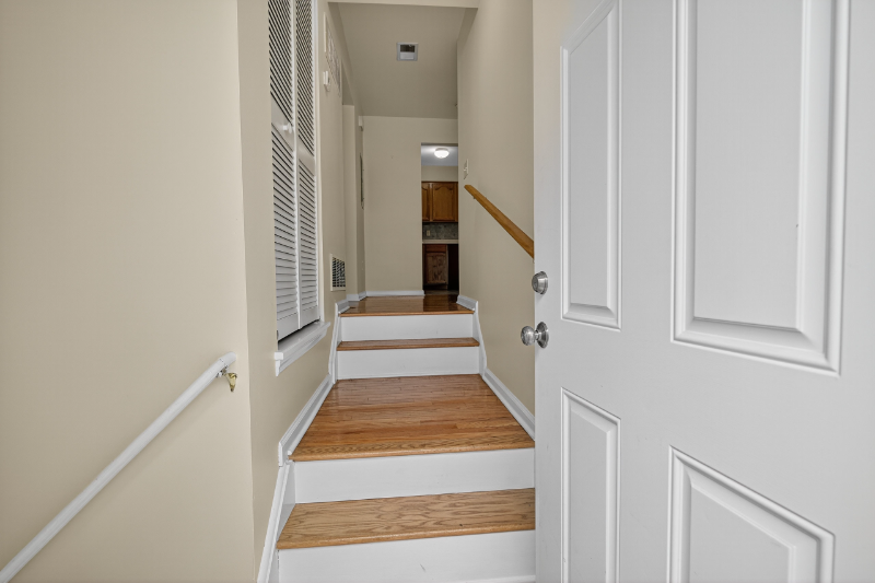 802 Jesse Way - Photo 4 of 16