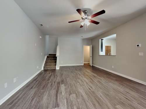 515 Meadowbrook Dr - Photo 2 of 10