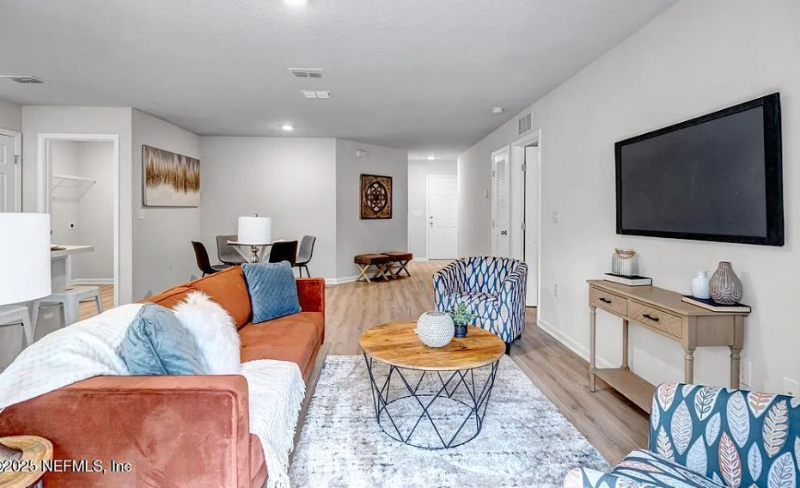 5986 Patterson Ave - Photo 3 of 19