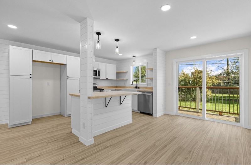 19367 Lucille St - Photo 3 of 12