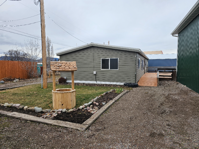 914 5th St E - Photo 2 of 15