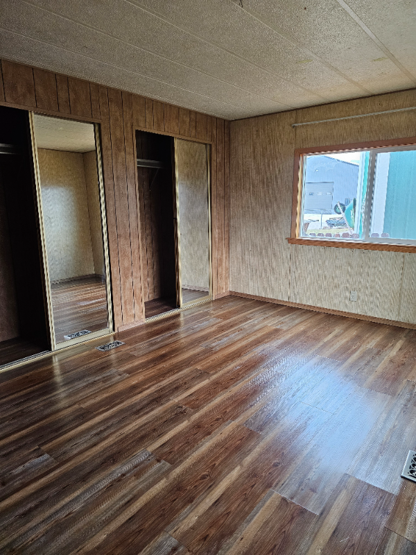 914 5th St E - Photo 4 of 15