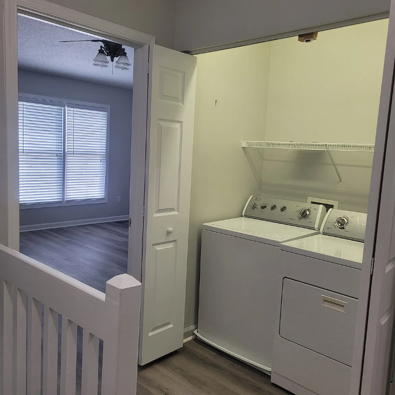 2405 King Arthurs Ct - Photo 6 of 9