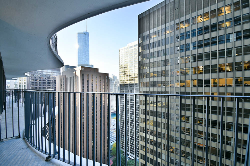 196 N Columbus Dr - Photo 5 of 9