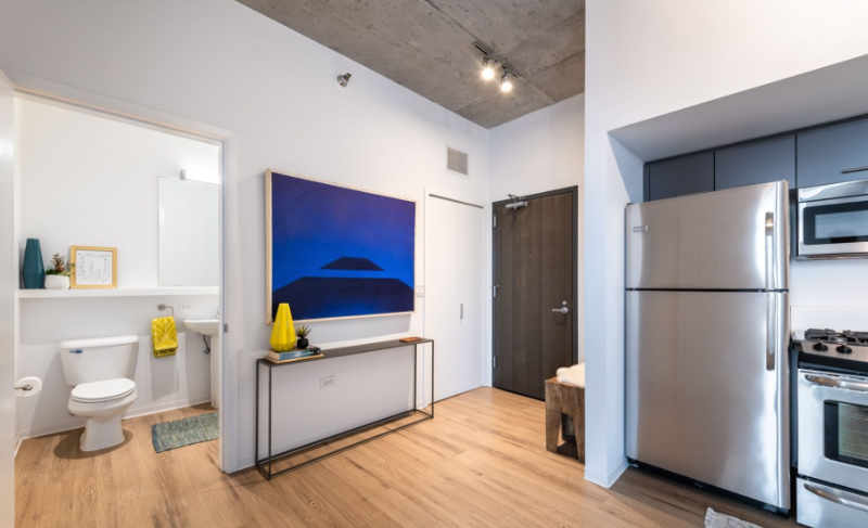 1627 W Division St - Photo 2 of 6