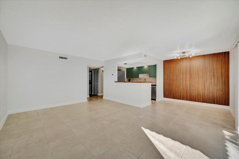 776 116th Ave N #1105 - Photo 3 of 8