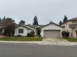 featured image of 2555 E Houston Ave