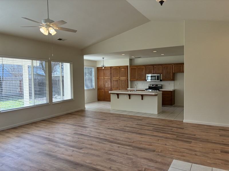 2555 E Houston Ave - Photo 2 of 20