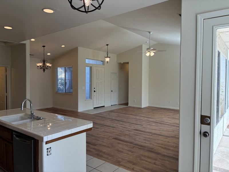 2555 E Houston Ave - Photo 3 of 20