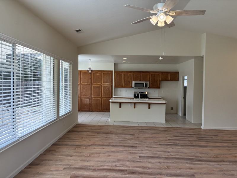 2555 E Houston Ave - Photo 4 of 20