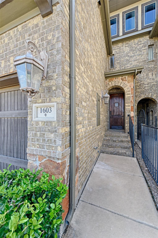 1605 Brook Glen Dr - Photo 4 of 20