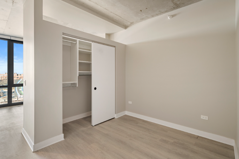 4578 N Broadway St - Photo 3 of 14