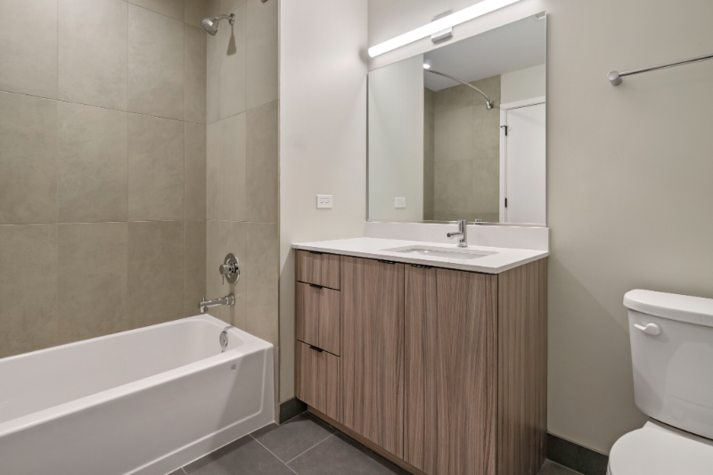 4578 N Broadway St - Photo 7 of 14